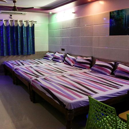 Sri Priya Lodge Dharmapuri エクステリア 写真